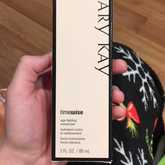 Mary Kay Other - LAST ONE! NEW! Mary Kay Age-Fighting Moisturizer